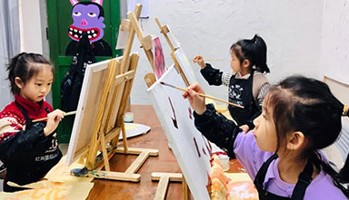 重庆少儿美术可以培养孩子的创造力与思维能力