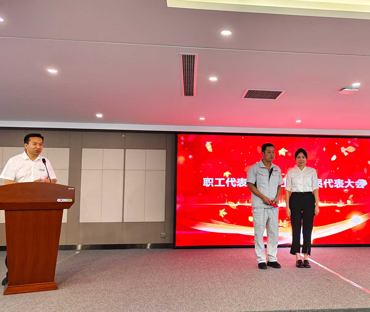 2024年颁发助学金