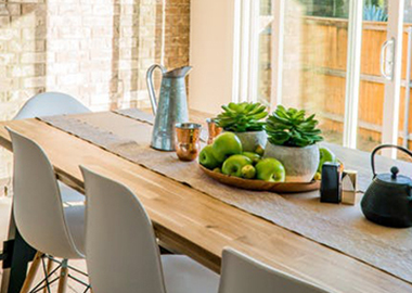 2019雙11過(guò)后，在京東發(fā)布的雙11數(shù)據(jù)中，智能門(mén)鎖在智能家居品類(lèi)中的銷(xiāo)售額比去年翻一番。而智能門(mén)鎖中的全自動(dòng)推拉款智能鎖，銷(xiāo)售量占據(jù)整個(gè)智能門(mén)鎖的65%，深受消費(fèi)者的青睞。從雙11京東的銷(xiāo)售量中可以看出來(lái)，推拉款在整個(gè)智能門(mén)鎖中的占比可能會(huì)越來(lái)越高。全自動(dòng)推拉智能門(mén)鎖以更加智能化的開(kāi)鎖方式和更符合消費(fèi)群體審美的外觀設(shè)計(jì)，詮釋了消費(fèi)者對(duì)于