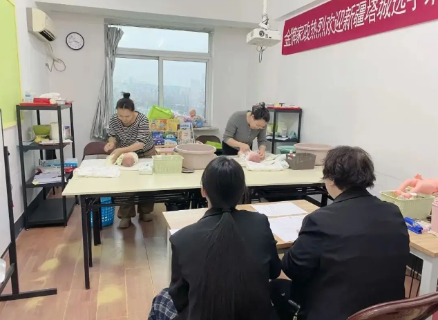 沈阳金牌家政援疆集训有序推进 专业化培训助力塔城选手冲刺佳绩